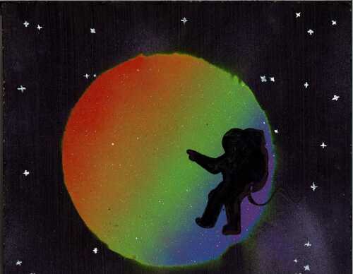 Street art laget av ungdom - silhuett av astronaut foran regnbuefarget sirkel, omsluttet av svart hi